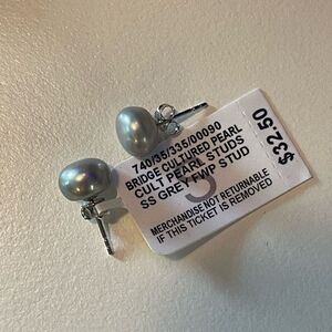 NWT Cultured pearl grey stud earrings